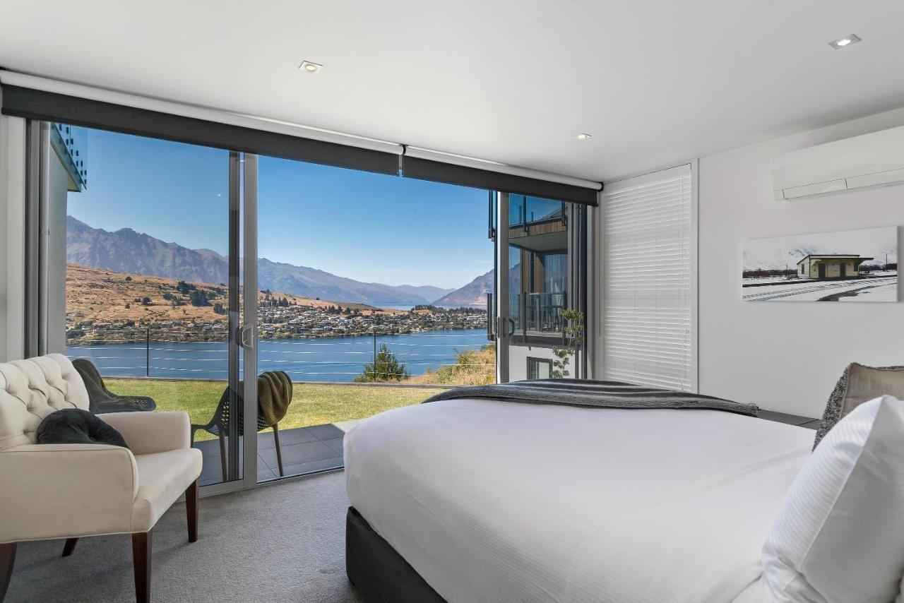 Remarkable Lake View Modern Executive Home Queenstown Exterior foto